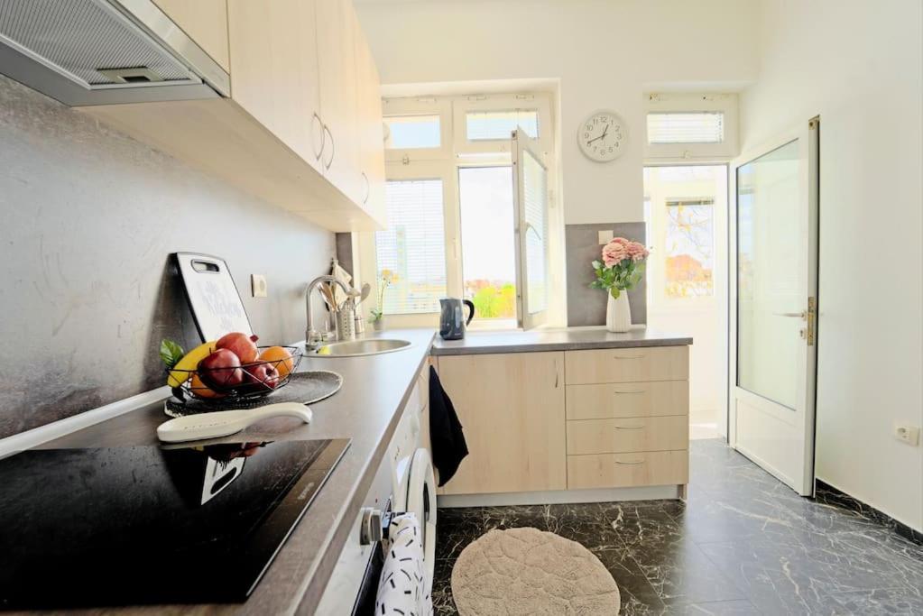 Cozy 1-Bedroom Flat In The Very Center Of Sofia Extérieur photo