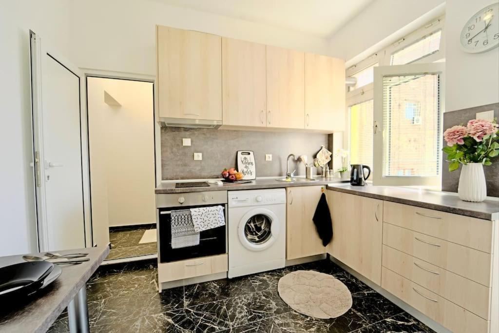 Cozy 1-Bedroom Flat In The Very Center Of Sofia Extérieur photo
