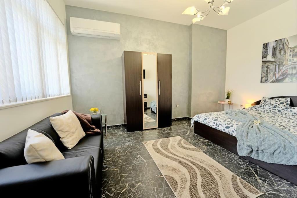 Cozy 1-Bedroom Flat In The Very Center Of Sofia Extérieur photo