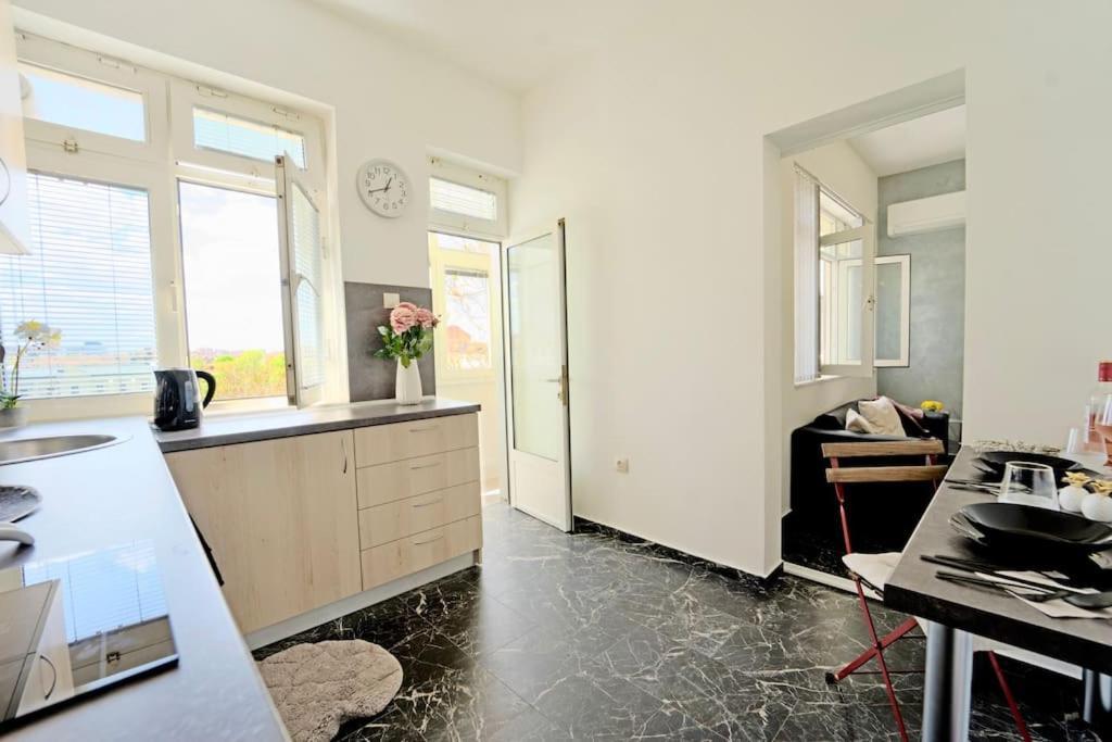Cozy 1-Bedroom Flat In The Very Center Of Sofia Extérieur photo