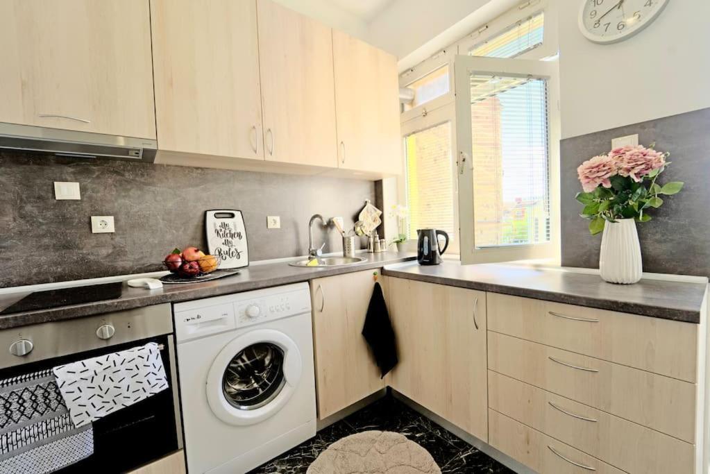 Cozy 1-Bedroom Flat In The Very Center Of Sofia Extérieur photo